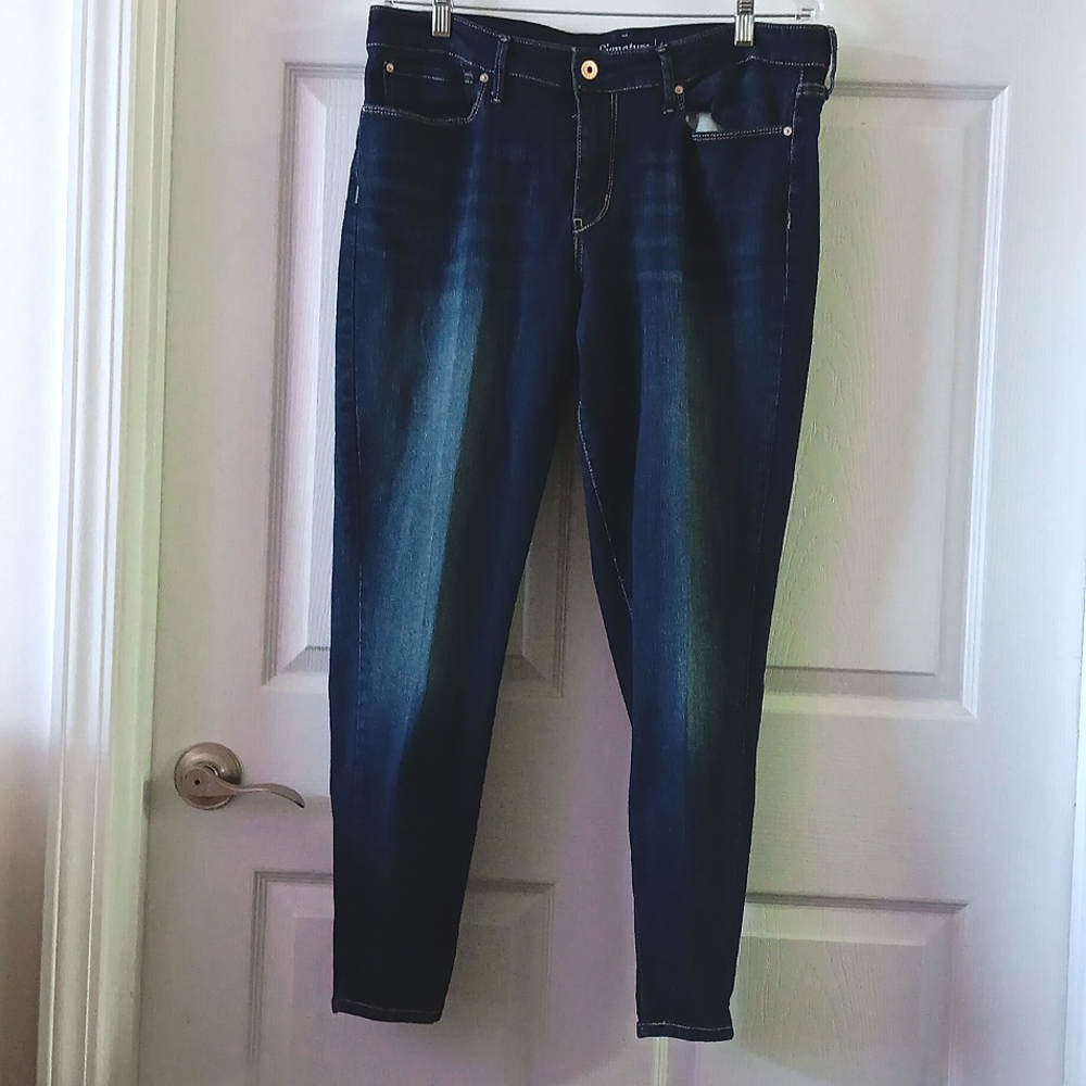 Signature Levi's Strauss Jeans Waist 33 Lenght 30 EUC